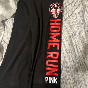 Victoria’s Secret pink Minnesota twins yoga Capri leggings size medium